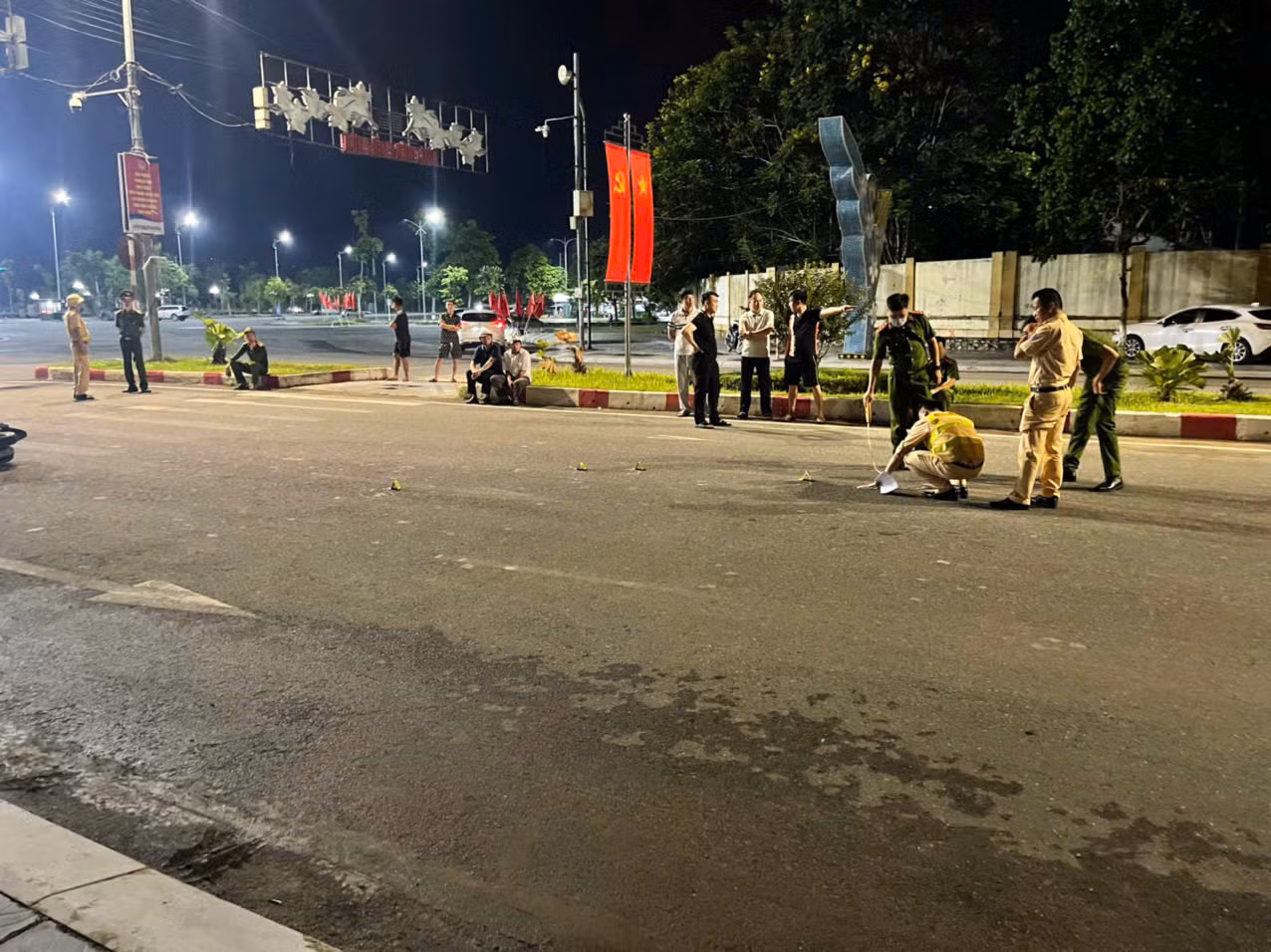 Thăm hỏi cán bộ Công an xã bị thương khi làm nhiệm vụ tuần tra, kiểm soát giao thông -0