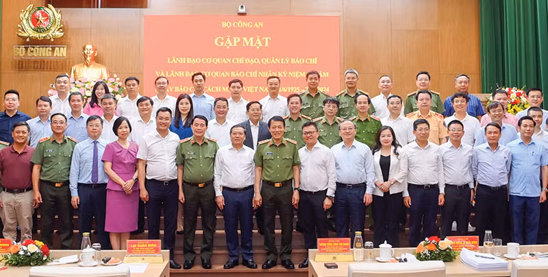 2ĐB-Tờ báo tiên phong trên mặt trận văn hóa, tư tưởng -0