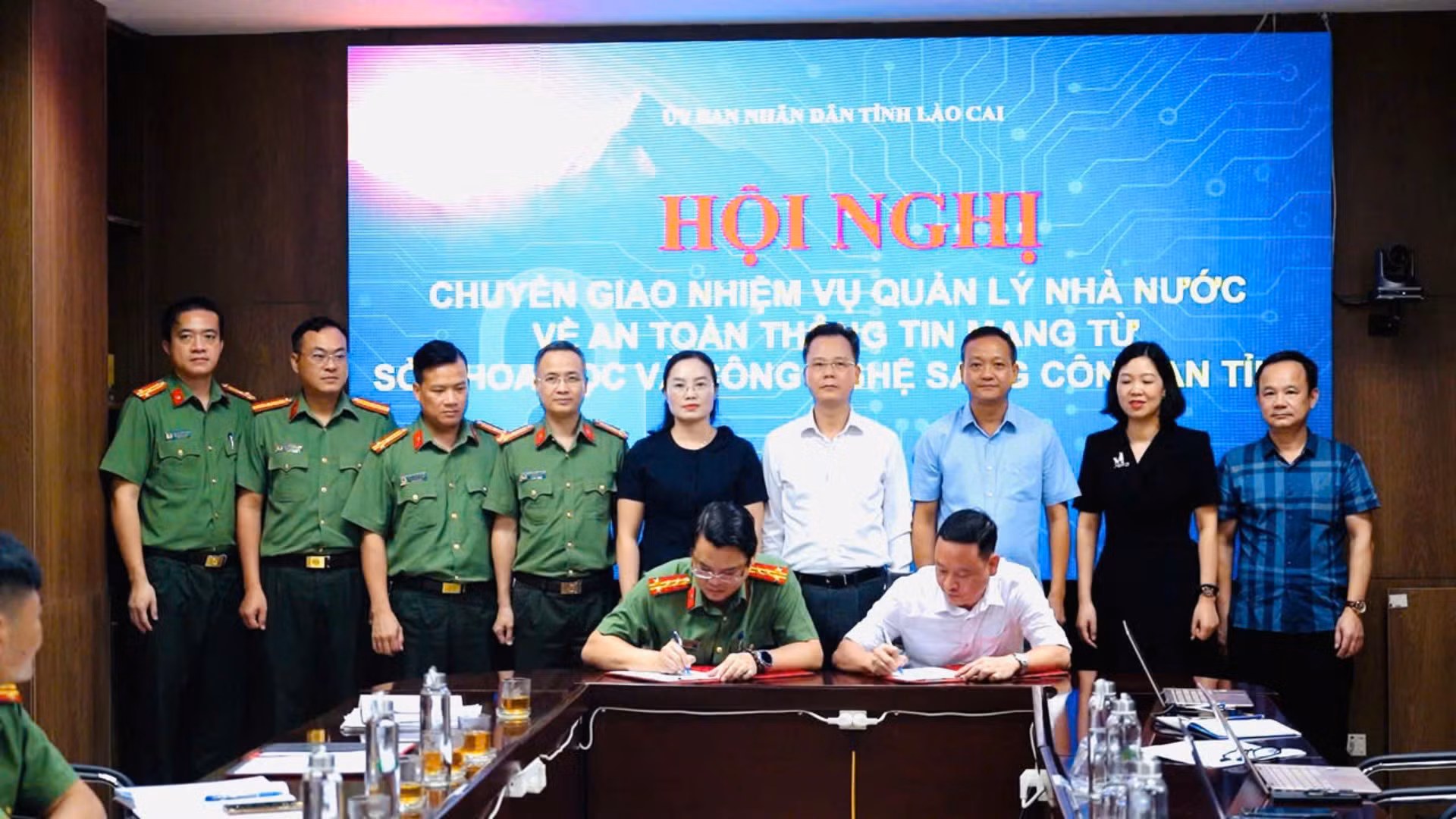 Chuyển giao nhiệm vụ quản lý Nhà nước về an toàn thông tin mạng sang Công an tỉnh Lào Cai -0