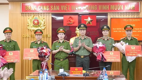 Thanh Hóa: Trao thưởng cho các đơn vị đấu tranh phòng, chống tội phạm xuất sắc