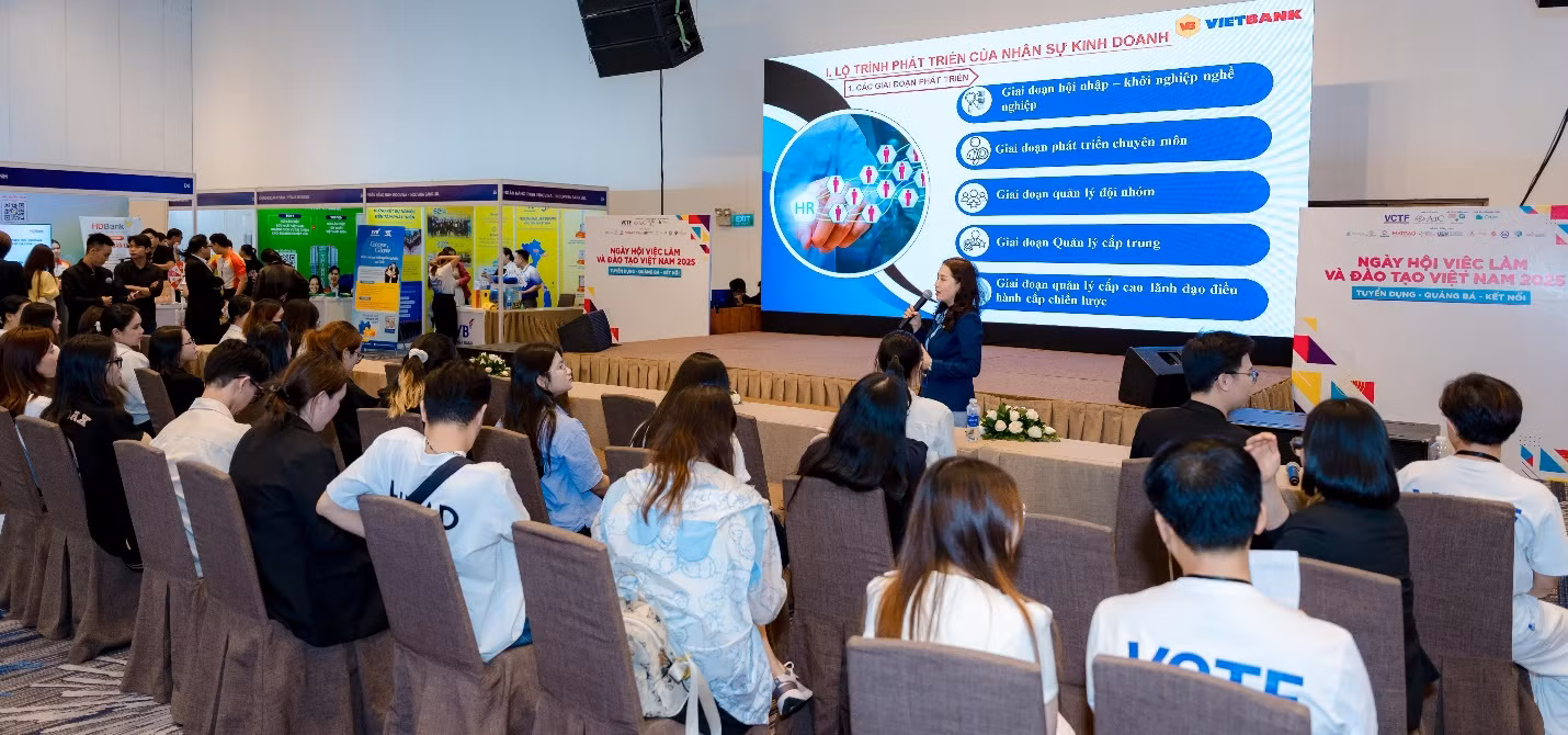 Vietbank nổi bật tại Ngày hội Việc làm và Đào tạo VCTF Vietnam 2025 -0