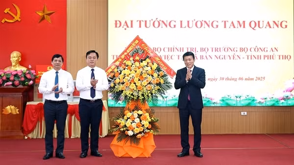 Bộ trưởng Lương Tam Quang thăm và làm việc tại xã Bản Nguyên, tỉnh Phú Thọ