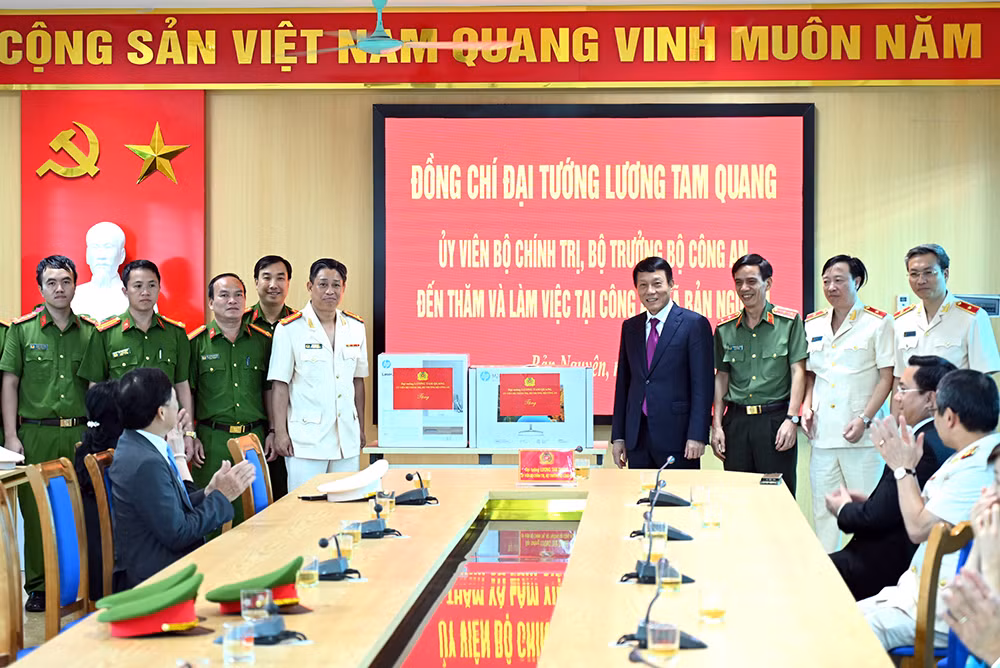 Triển khai mô hình mới, không để khoảng trống trong quản trị và an ninh -0