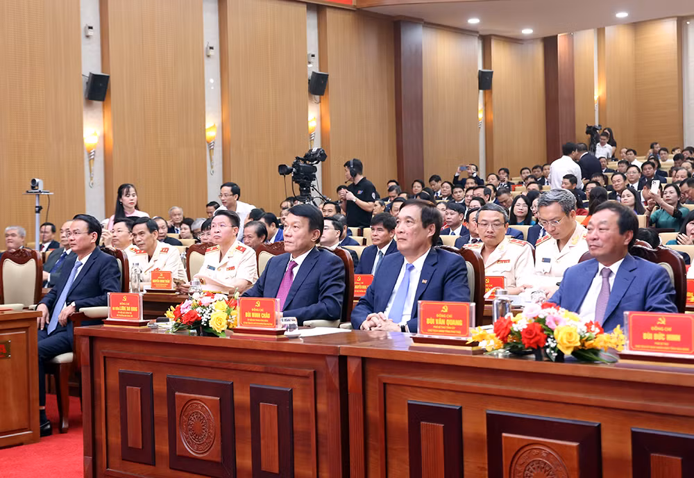 Lễ công bố các Nghị quyết, Quyết định của Trung ương, của tỉnh về sắp xếp tổ chức bộ máy và đơn vị hành chính của tỉnh Phú Thọ -0
