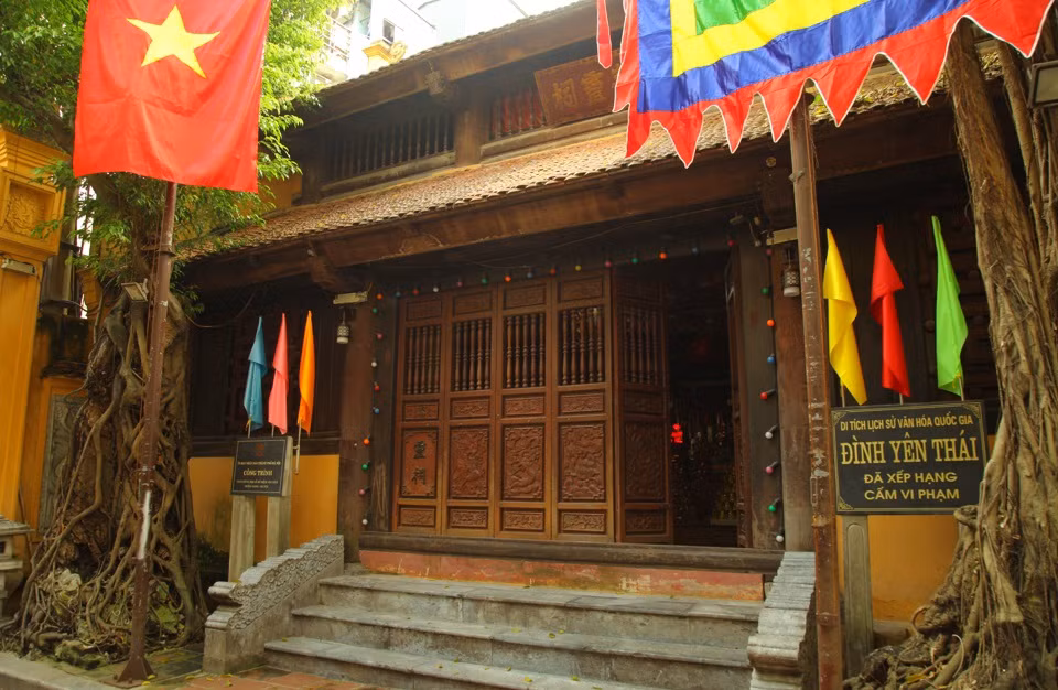 Đình Yên Thái và vương phi Ỷ Lan -0