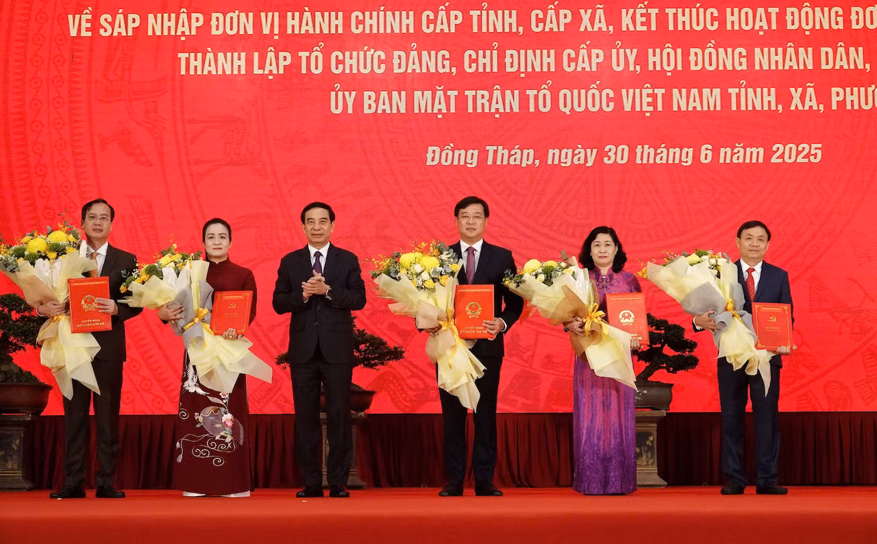 Công bố quyết định thành lập tỉnh Đồng Tháp và Vĩnh Long (mới) -0