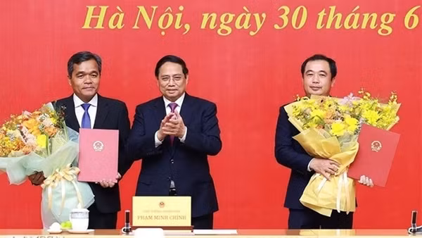 Thủ tướng trao quyết định bổ nhiệm 2 Bí thư Tỉnh ủy làm cán bộ cấp Thứ trưởng