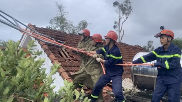 Thủ tướng yêu cầu tập trung khắc phục hậu quả bão số 4, chủ động ứng phó thiên tai