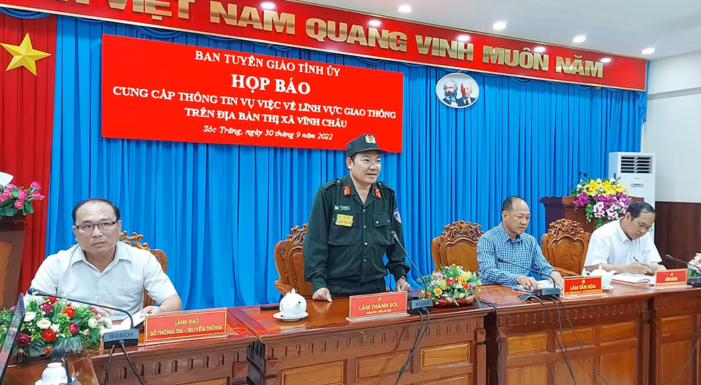 Tước danh hiệu CAND 3 cán bộ công an bạo lực với 2 thiếu niên -0