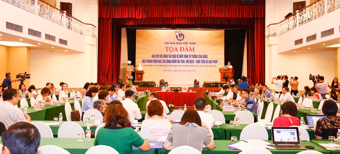Bảo vệ nền tảng tư tưởng của Đảng, đấu tranh phản bác các quan điểm sai trái là nhiệm vụ trọng tâm, xuyên suốt -0