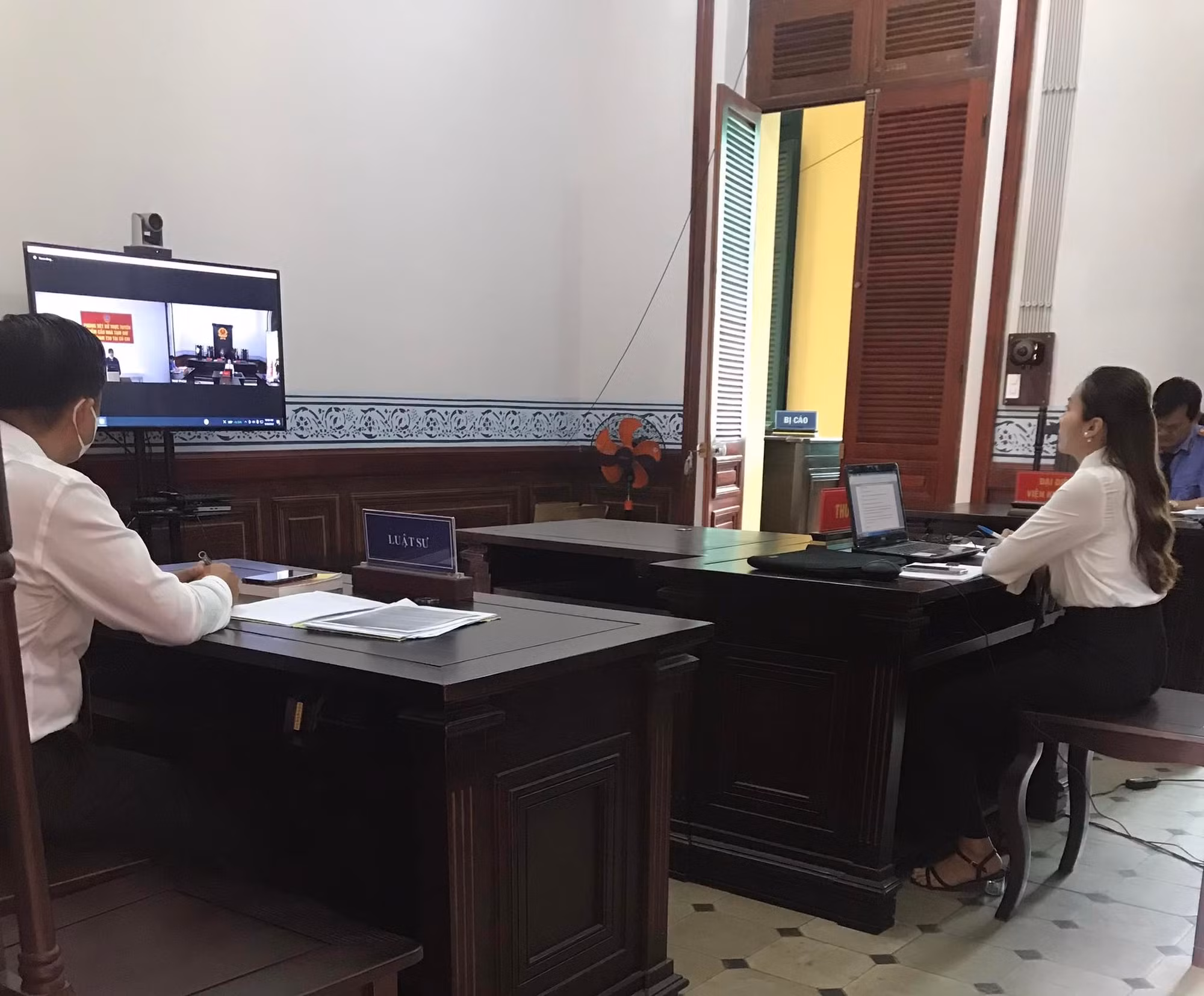 Trộm tiền, vàng của chủ, trốn truy nã, nữ nhân viên lãnh án -0
