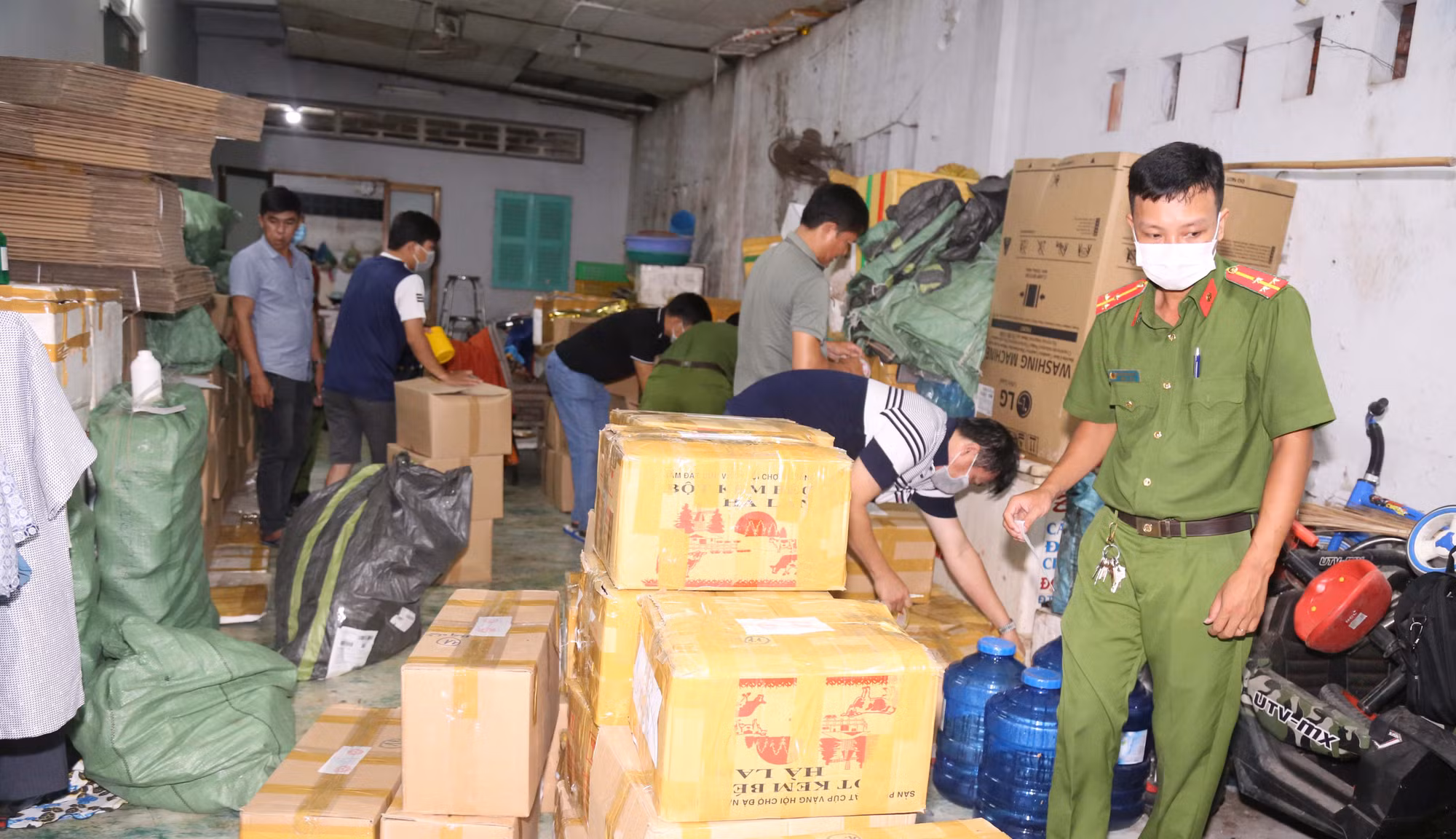 Triệt phá vụ pha chế, làm giả thuốc nuôi trồng thủy sản cực lớn -3