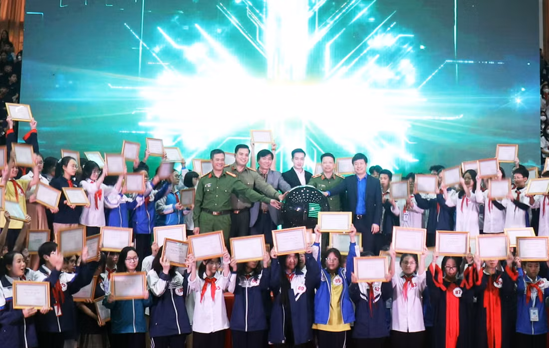 Đảm bảo tốt an ninh học đường, kéo giảm vi phạm pháp luật trong thanh thiếu niên -0