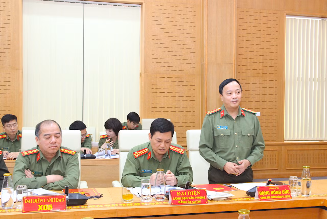 Chú trọng đoàn kết nội bộ, quan tâm công tác quản lý cán bộ -1