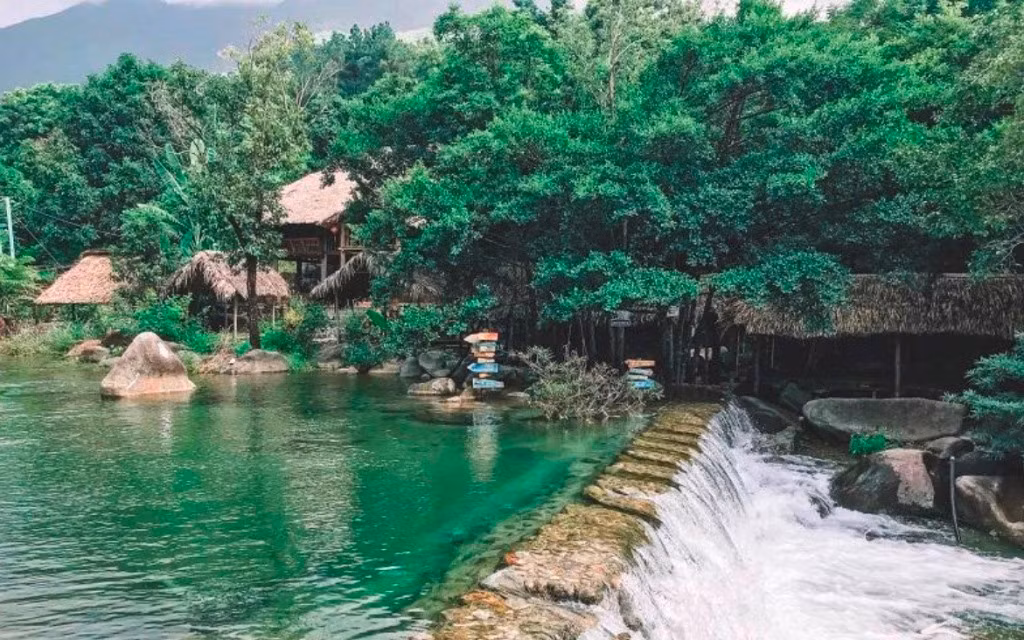 Thêm một doanh nghiệp tự ý ngăn dòng “bê tông hóa” Suối Lương để làm du lịch bị buộc tháo dỡ -1