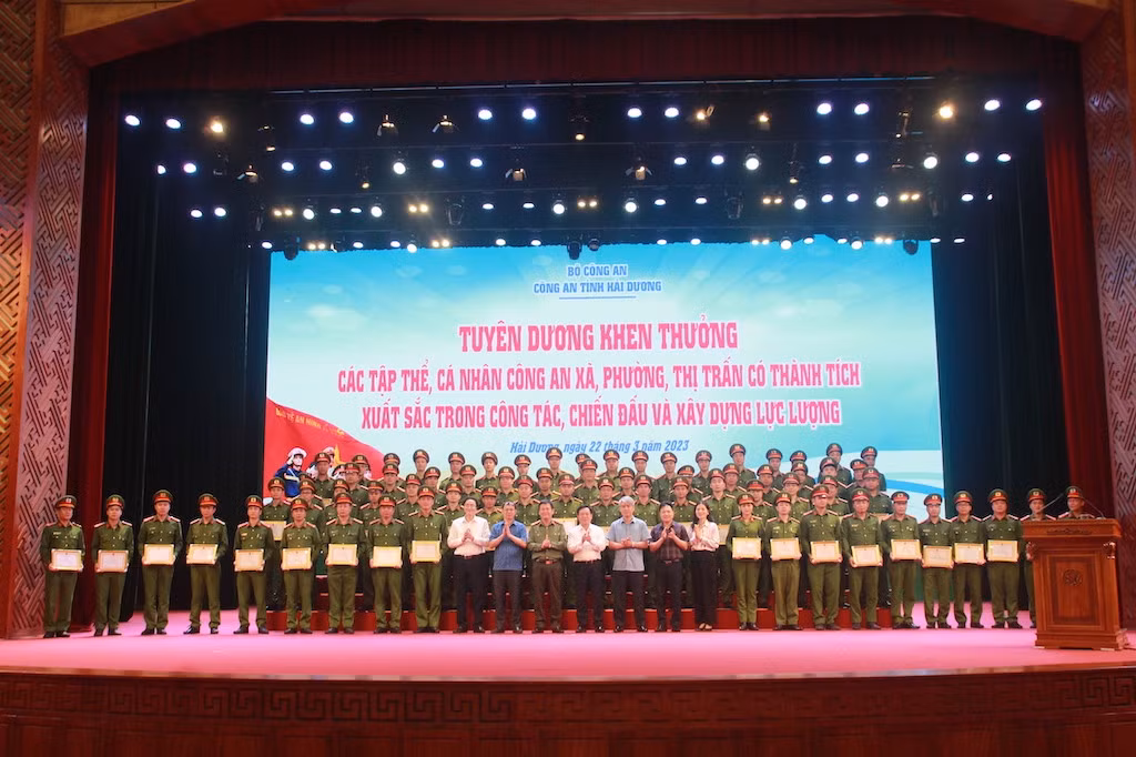 Đơn vị đầu tiên trong toàn quốc tổ chức đối thoại giữa Đảng uỷ, giám đốc Công an tỉnh và Công an cơ sở -0