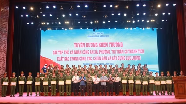 Đối thoại giữa Đảng uỷ, Ban Giám đốc với Công an cơ sở