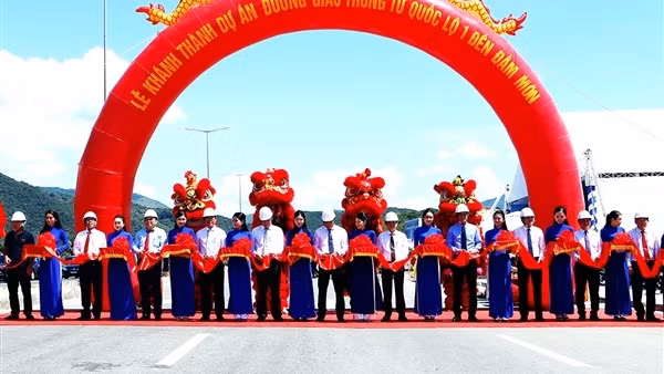 Khánh thành tuyến đường gần 1.000 tỷ đồng kết nối Khu kinh tế Vân Phong