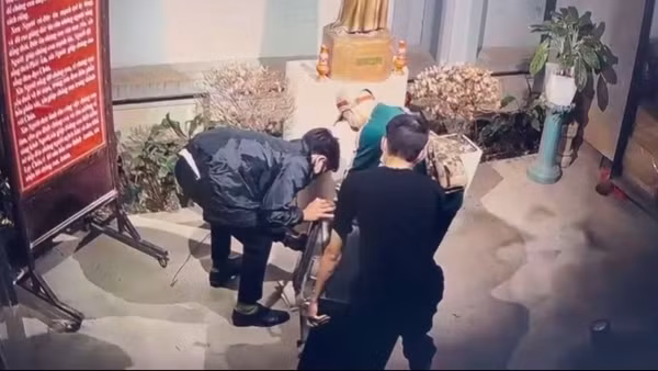 Bắt nhóm đối tượng chuyên "mò" vào cơ sở tôn giáo trộm tiền công đức