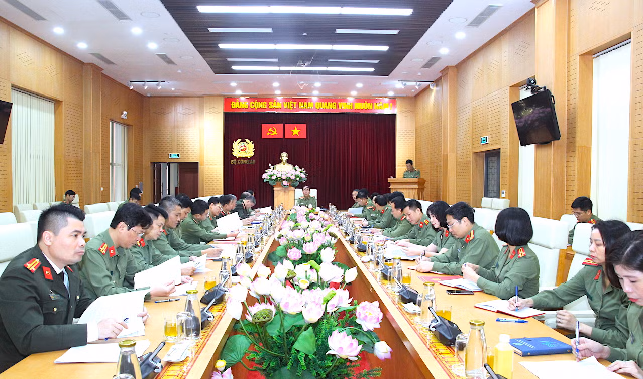 Chú trọng đoàn kết nội bộ, quan tâm công tác quản lý cán bộ -0