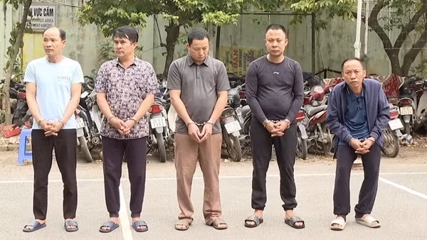 Bắt quả tang "ổ" cá độ bóng đá tại nhà, thu giữ gần&nbsp;70 triệu đồng
