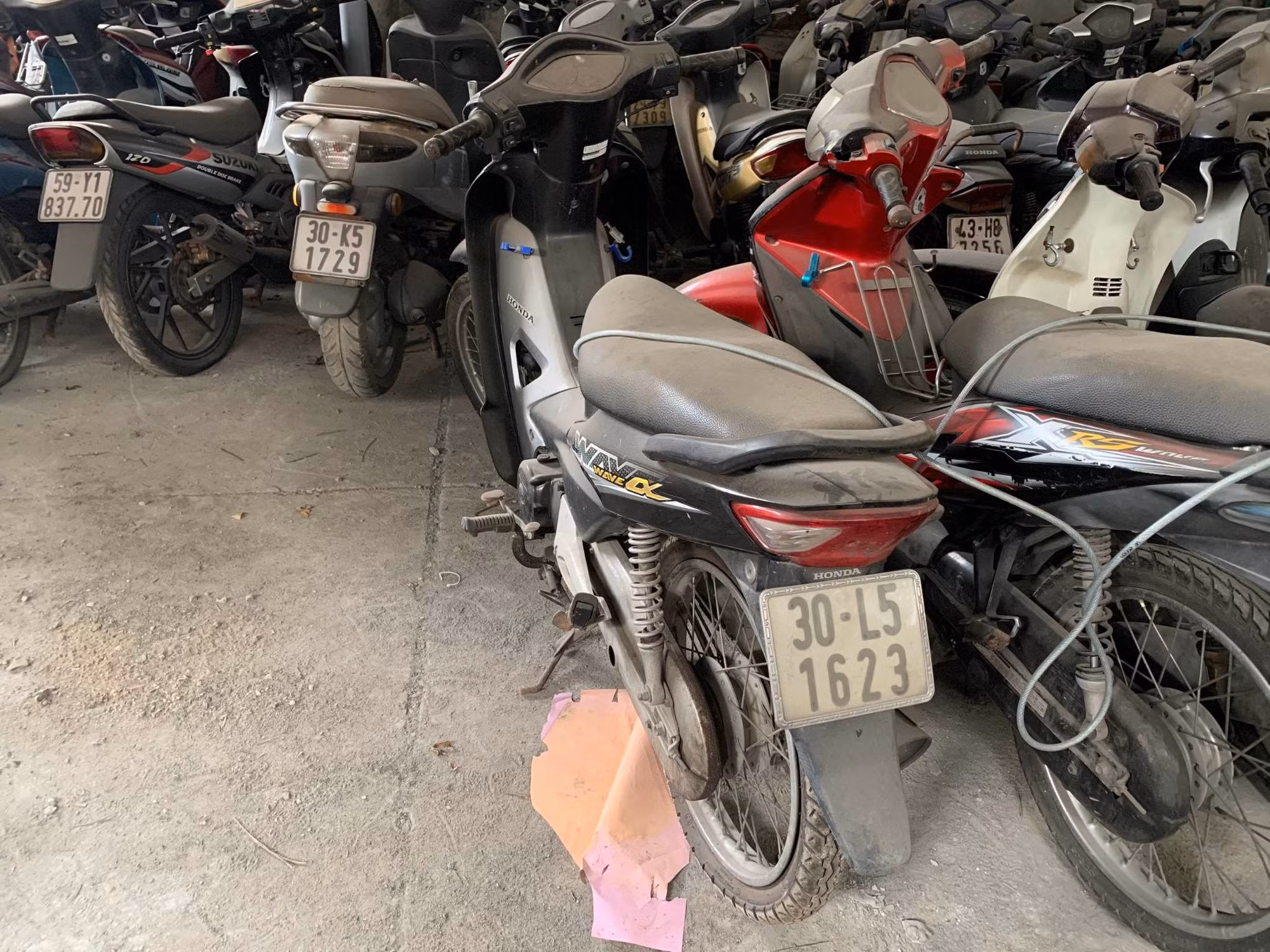 Truy tìm chủ xe máy trong vụ gây rối trật tự công cộng -0