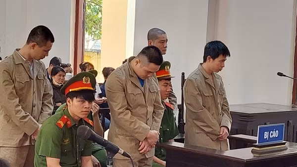 4 bị cáo lĩnh hơn 10 năm tù vì dàn dựng hình ảnh CSGT nhận hối lộ để tống tiền