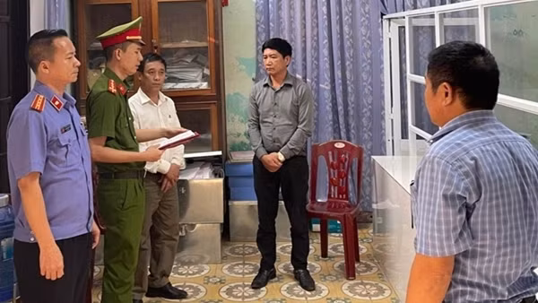 Nhận hối lộ, cán bộ tư pháp bị khởi tố
