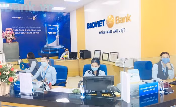 Vì sao lãi suất huy động giảm nhanh, lãi suất cho vay vẫn giảm chậm? -0