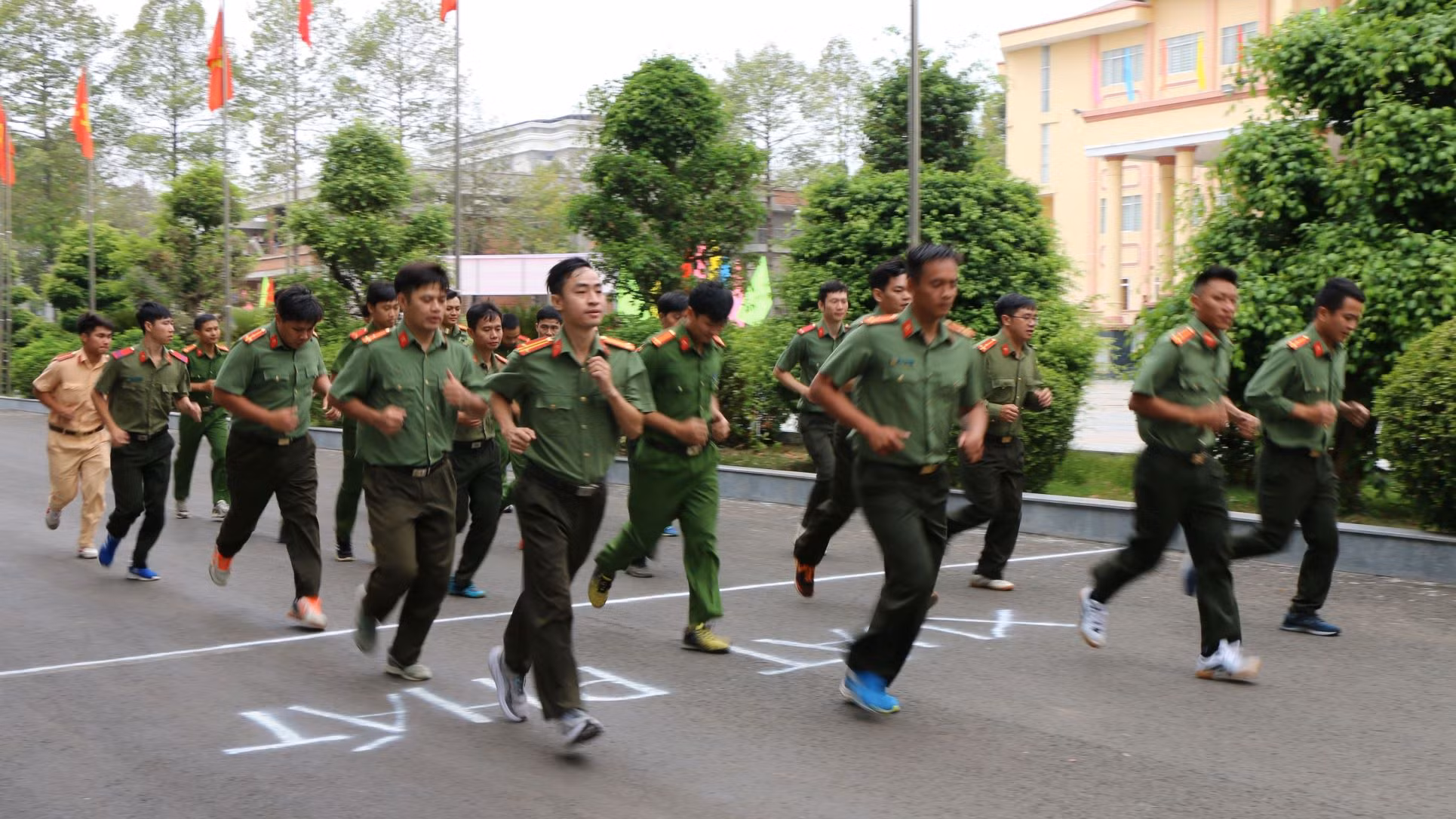 Sôi nổi hoạt động rèn luyện sức khỏe tại Cụm thi đua số 6 -6