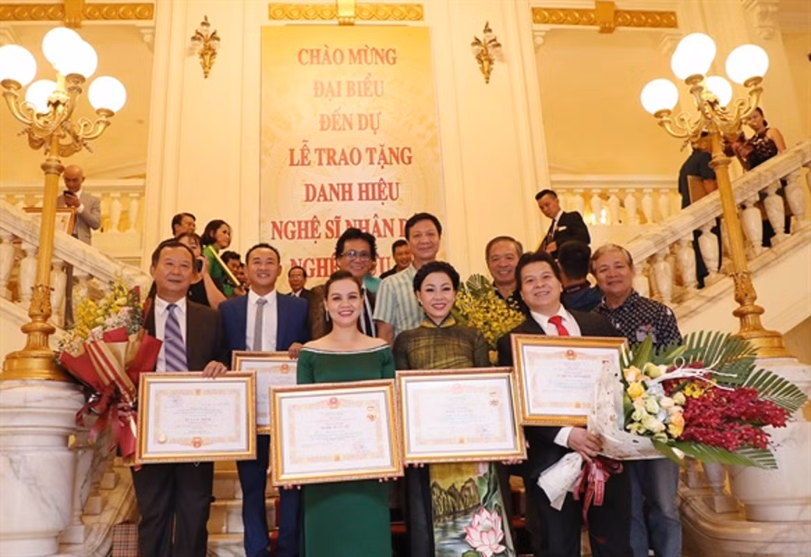 danh hieu nghe si1.jpg -0