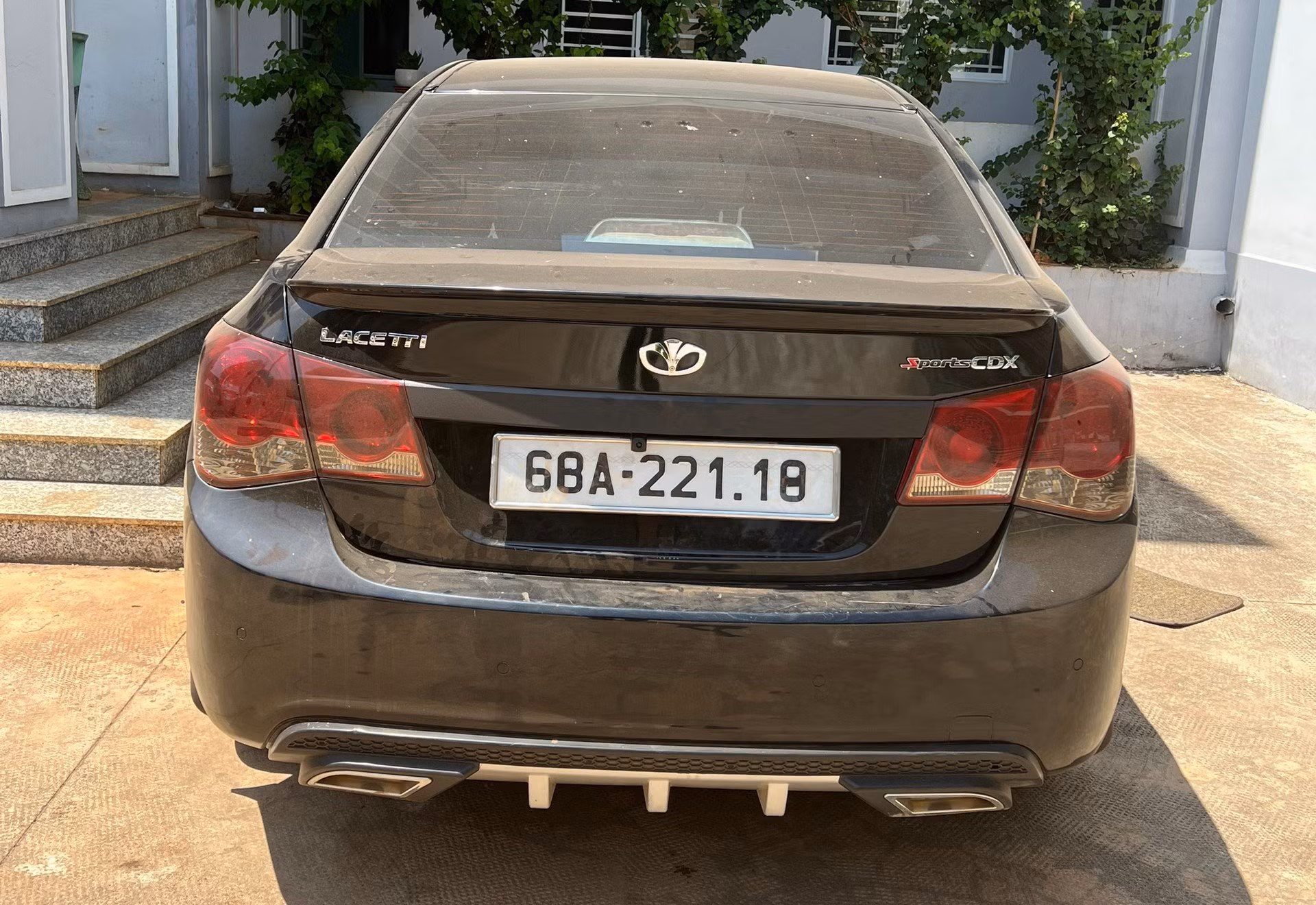 Đổ xăng và lừa đảo bằng thủ đoạn làm giả lệnh chuyển khoản ngân hàng -0