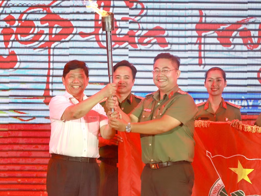Công an TP Hồ Chí Minh “Tiếp lửa truyền thống” -1
