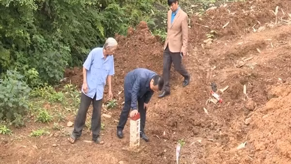 Chủ đầu tư cao tốc Vạn Ninh - Cam Lộ tự ý dịch chuyển mốc cắm giải phóng mặt bằng