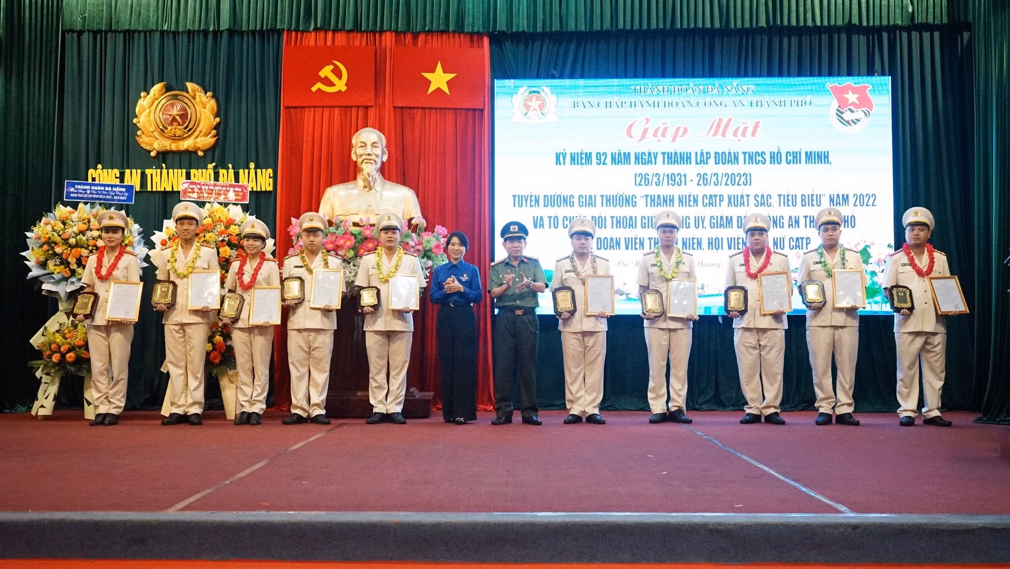 Tuyên dương 10 