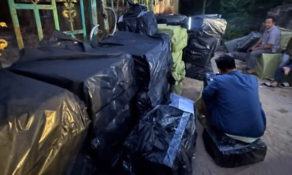 Bắt 40.800 bao thuốc lá không rõ nguồn gốc -1