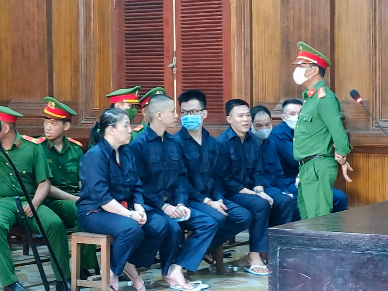 Hơn 60 năm tù cho nhóm làm, tàng trữ và lưu hành tiền giả có súng -1