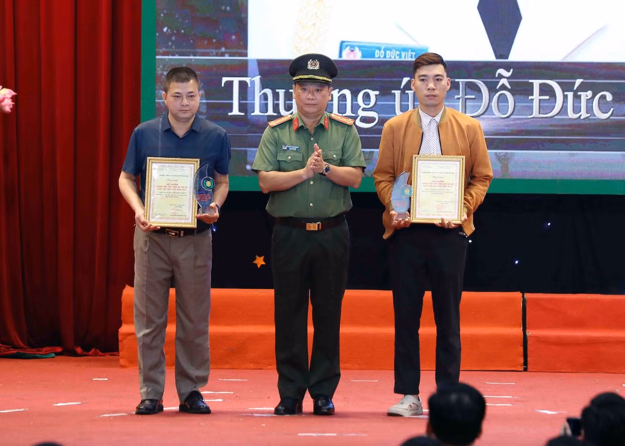 Tuyên dương 12 Gương mặt trẻ Công an Thủ đô xuất sắc tiêu biểu năm 2022 -0