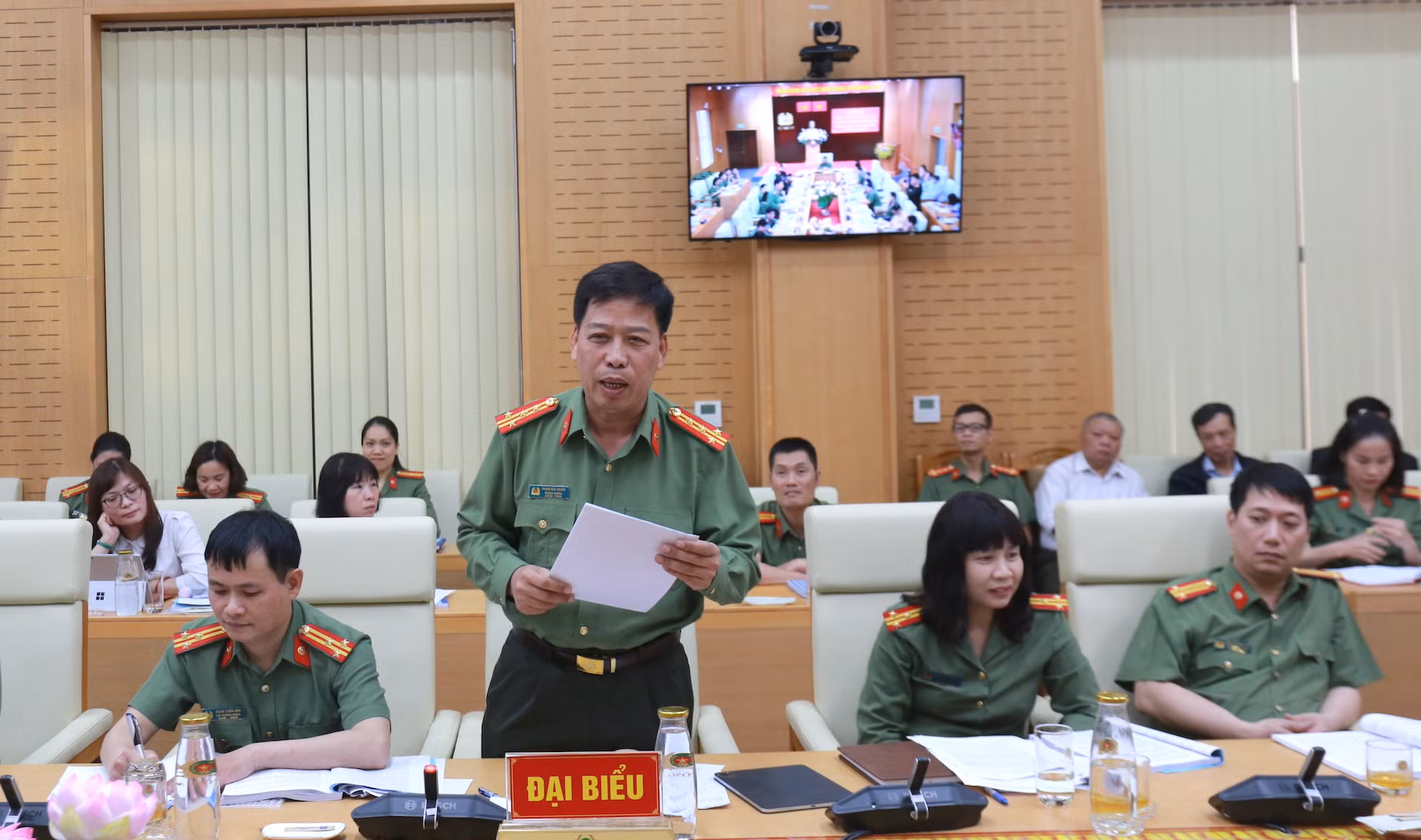 Tăng cường công tác bưu chính trong CAND -1