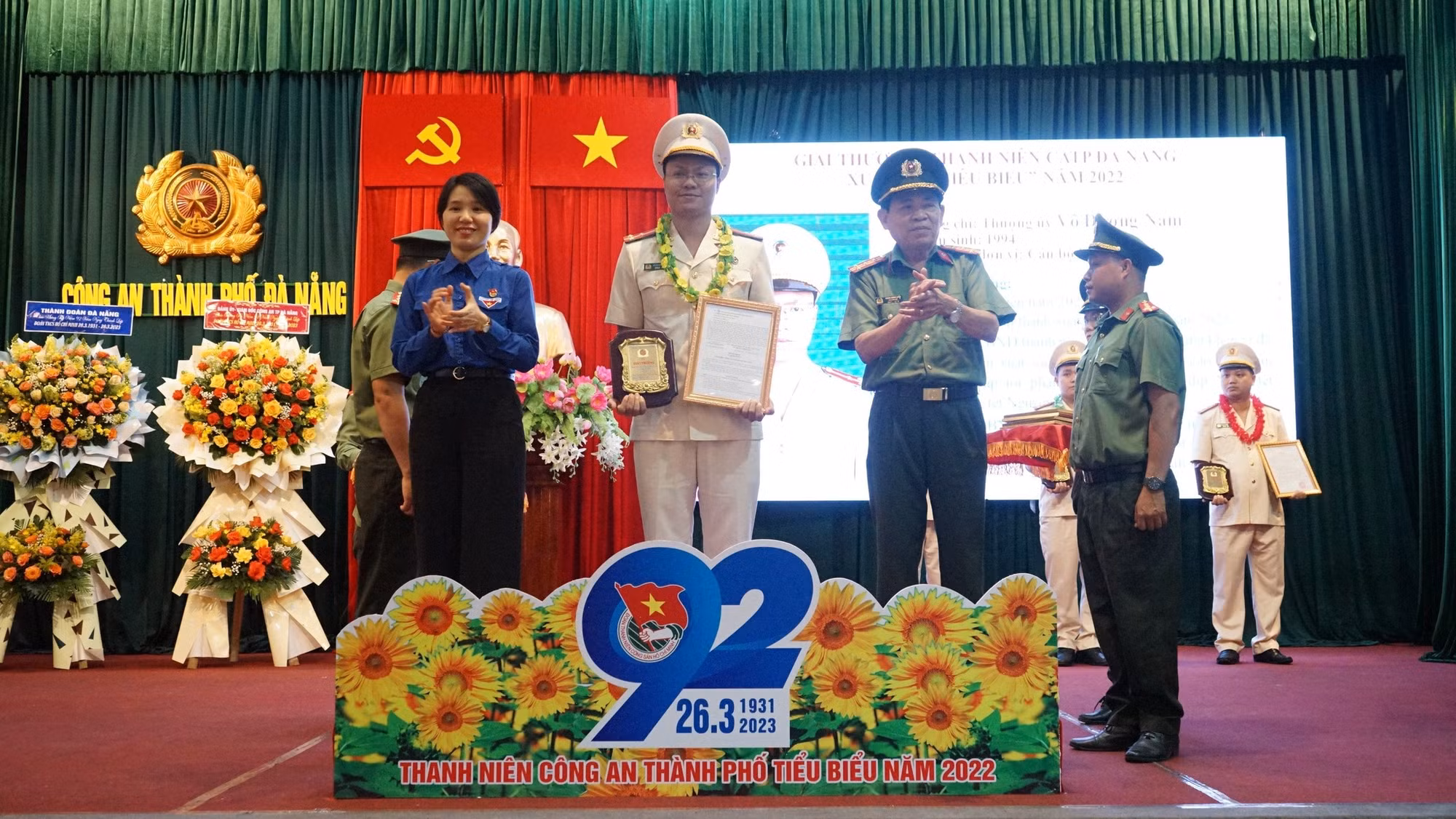 Tuyên dương 10 