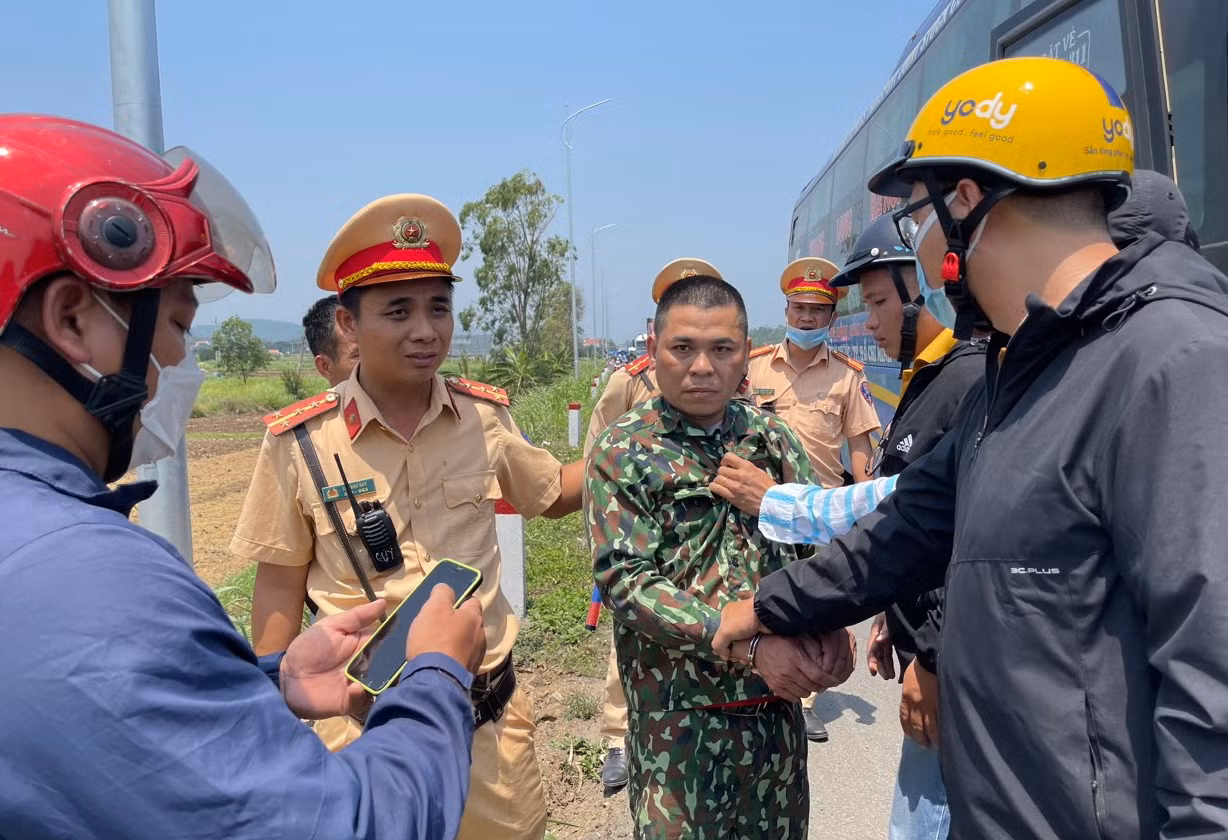 Truy bắt đối tượng cướp giật đang tẩu thoát hơn 1.400 km trên xe khách -0