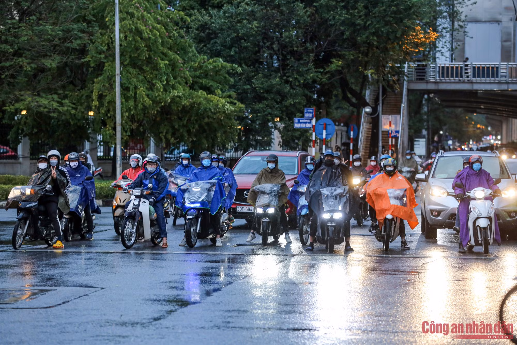 Hà Nội và các tỉnh miền Bắc mưa, lạnh, Nam Bộ oi nóng ảnh 1 Hà Nội mưa lạnh, Nam Bộ oi nóng -0