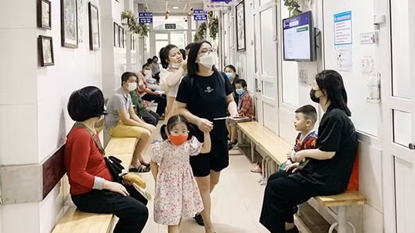Hà Nội tăng gần 140 lần ca mắc thuỷ đậu, nguy cơ bùng phát dịch