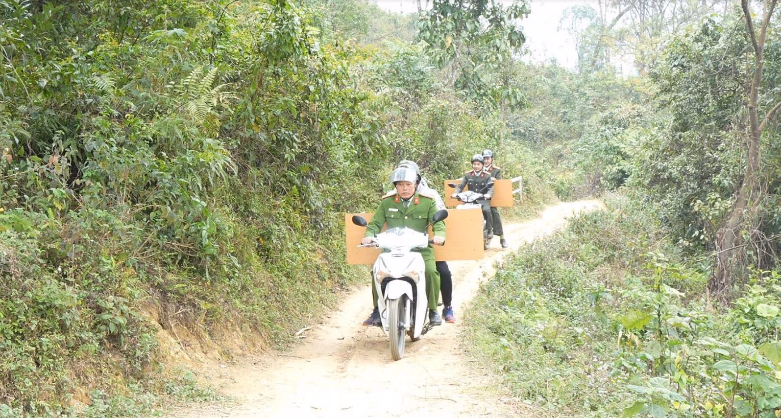 Đưa con chữ về với đồng bào dân tộc Mông ở Lũng Sặp -0