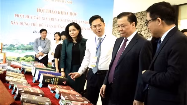 Bảo tồn, phát huy các giá trị văn hóa, coi văn hóa là nguồn lực xây dựng và phát triển Thủ đô