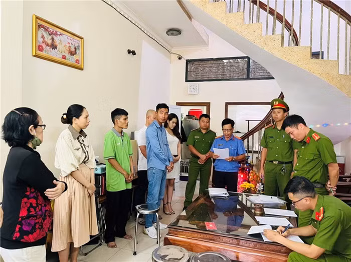 Bắt giam các đối tượng làm giả thuốc bảo vệ thực vật -0
