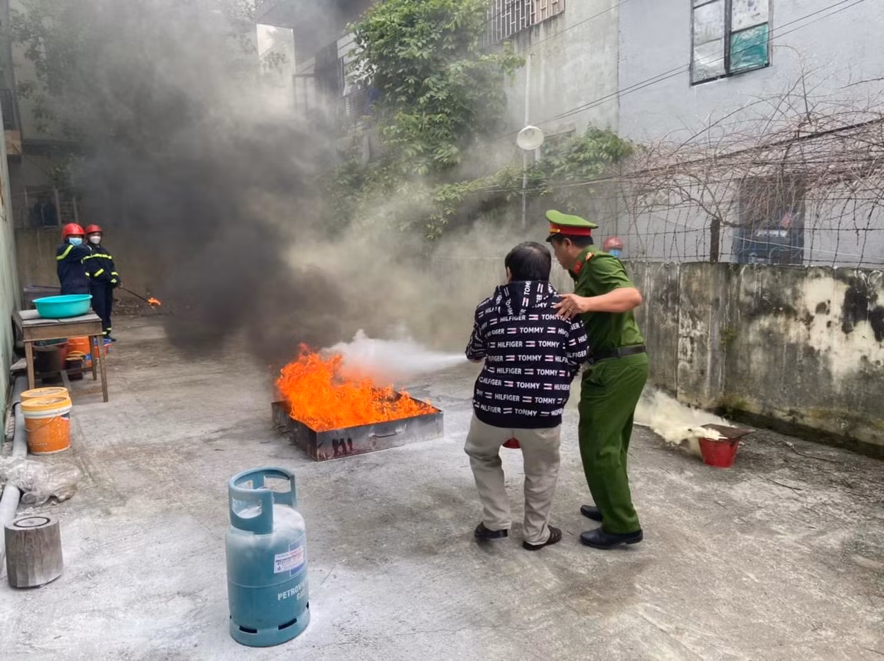 Tăng cường phòng cháy, chữa cháy trong các hẻm nhỏ -0