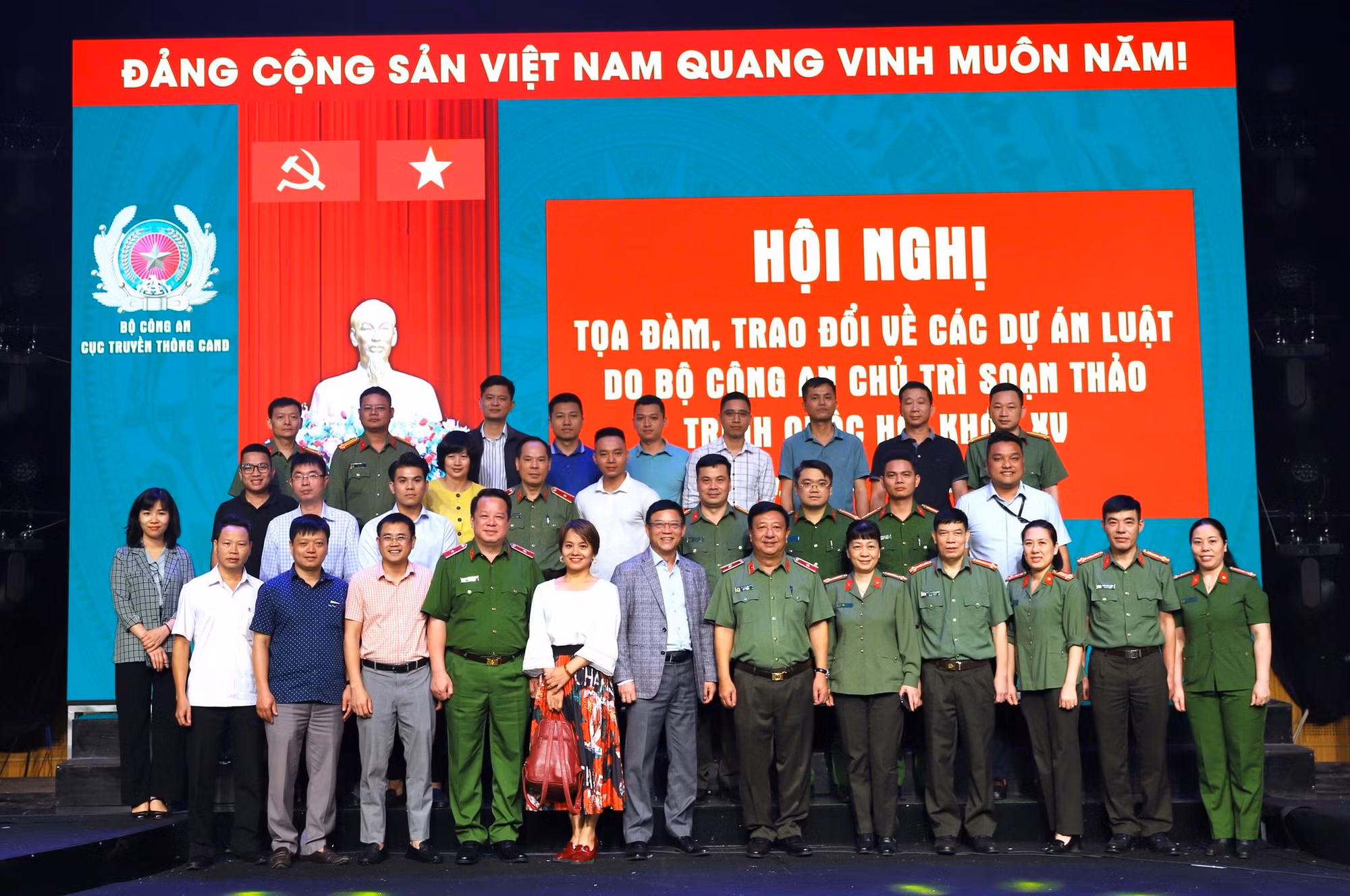 Phối hợp giải đáp nhiều thông tin 