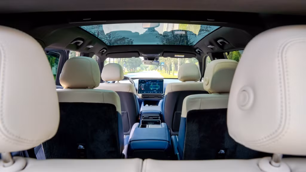SUV điện cỡ lớn VinFast VF 9 có gì để chinh phục khách Việt? -0