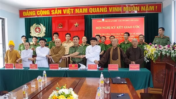 Đẩy mạnh phong trào toàn dân bảo vệ ANTQ trong các tổ chức tôn giáo